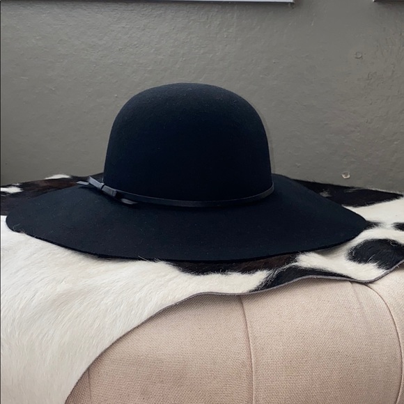 Black Hat - Picture 3 of 6